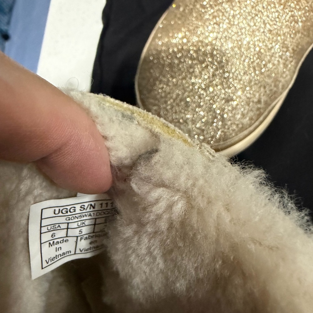 Baby Ugg - Gold Boots - Picture 4 of 4
